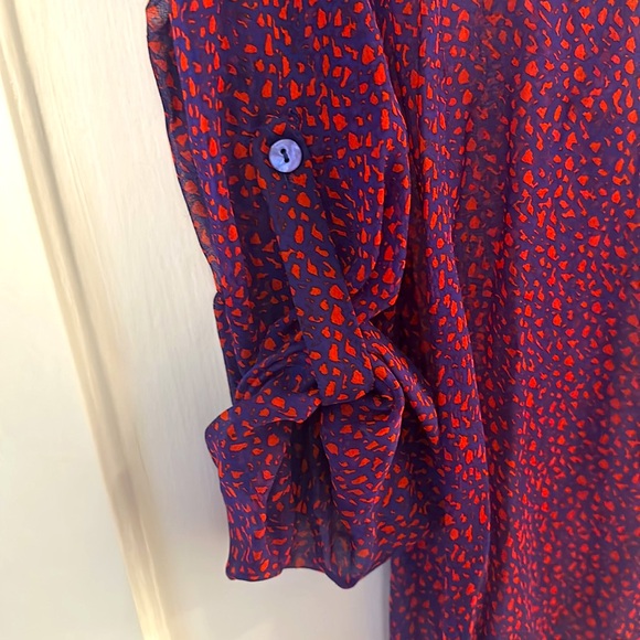 Diane Von Furstenberg sheer silk blouse. Size 8 - Picture 3 of 4